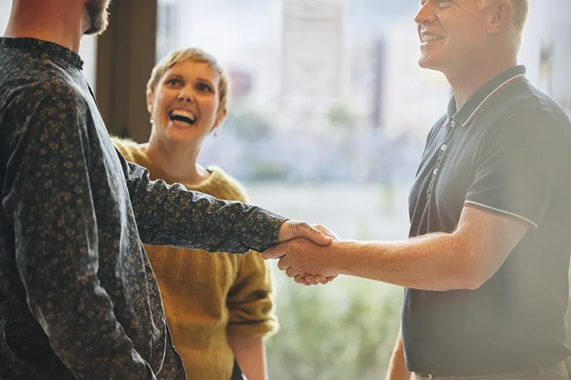Styrk kommunikation og samarbejde i arbejdslivet med professionelle personprofiler.
